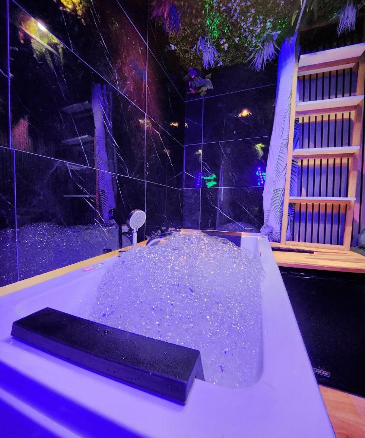 Jungle House Avec Jacuzzi A 10 Min De Disneyland -Taille Chambre- Conde-Sainte-Libiaire Exterior photo