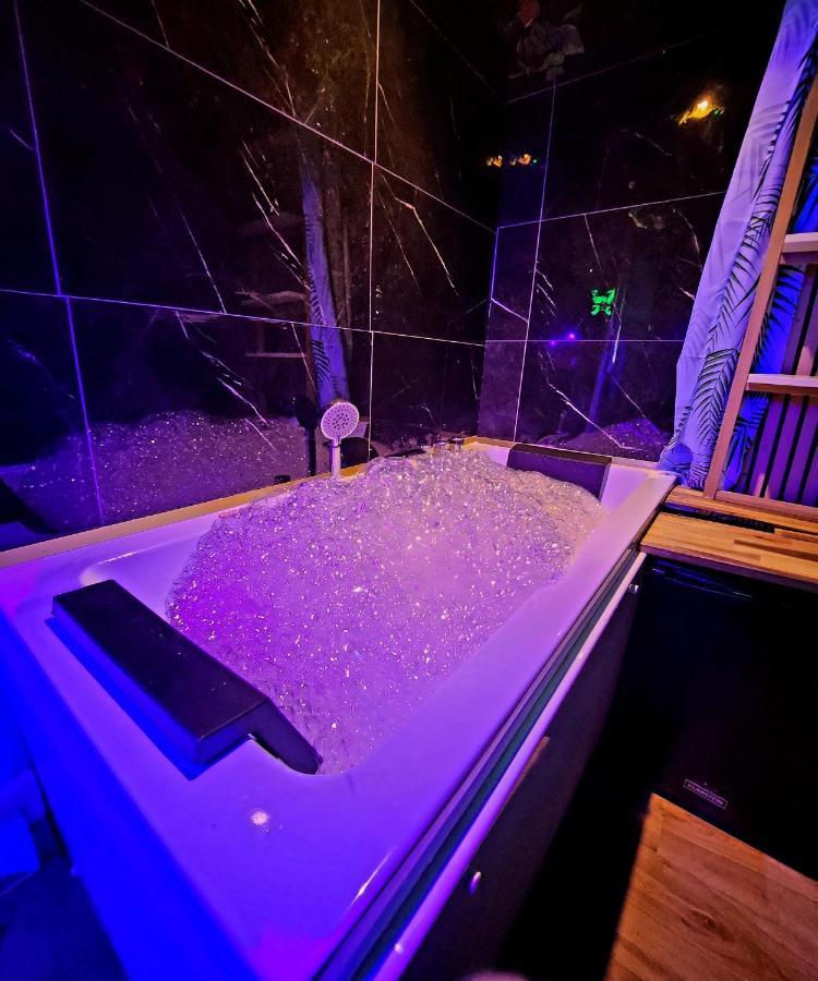 Jungle House Avec Jacuzzi A 10 Min De Disneyland -Taille Chambre- Conde-Sainte-Libiaire Exterior photo